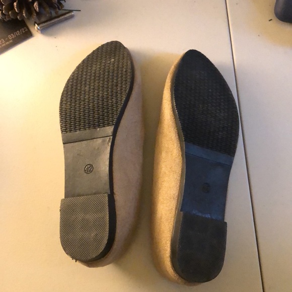 Beige suede ballet flats - Picture 2 of 3